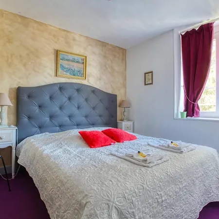 Chateau De Bed & Breakfast