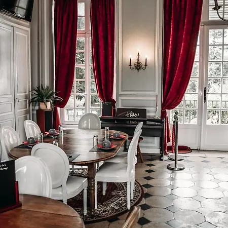 Chateau De Bed & Breakfast 3*