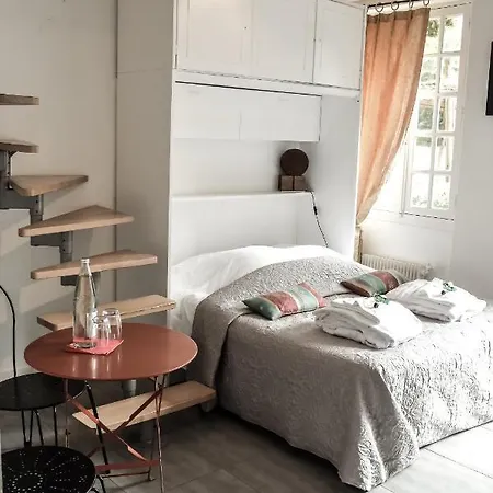 Chateau De Bed & Breakfast La Houssoye